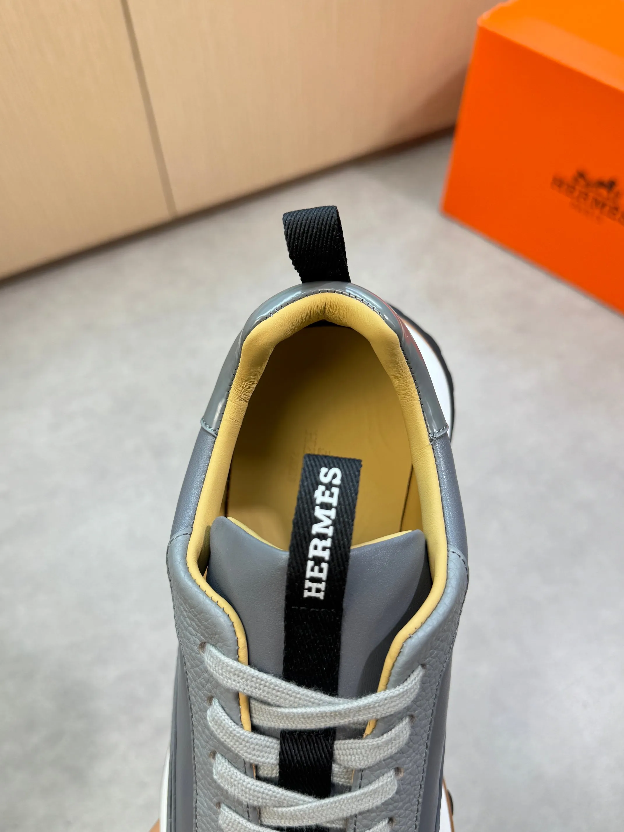 Men's shoes 💰800 [HERMES] Hermès - High-end quality original order·Casual sports shoes - Upper: 🔝 pebbled calfskin, Nappa calfskin, shoe body sewn with contrasting edge color, tongue, heel, brand logo webbing - Inner: water-dyed cowhide - Outsole: ultra-light T men's shoes 💰R·Rubber; two-color molded outsole -Ultra-high quality control·Fine workmanship: highlighted (high-end·nobility·grade) -Size: 39-44 (38, 45, can be customized)·H0118